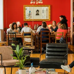 Living Lounge Hostel